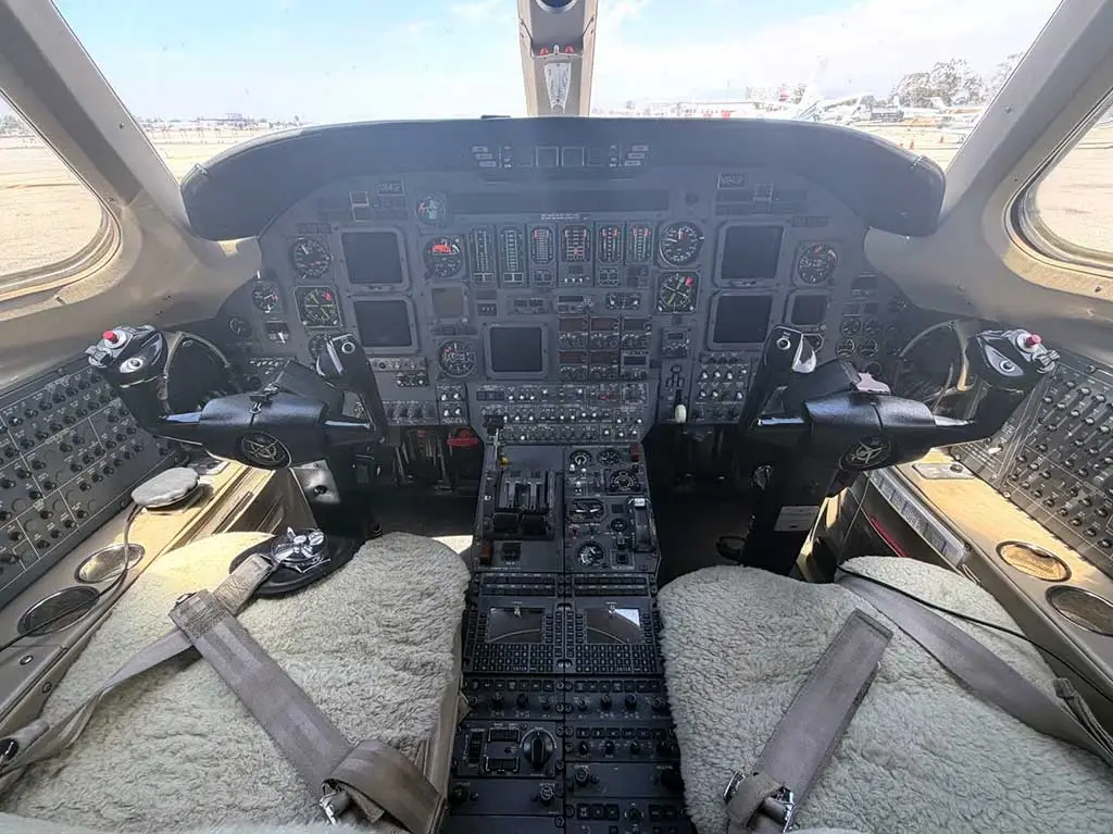 Flight deck of the 1995 Cessna Citation VI